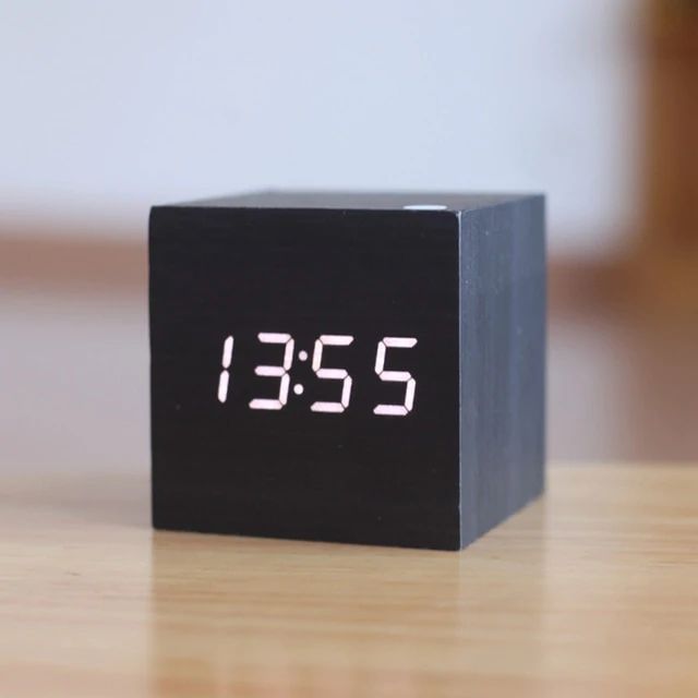 Horloge Numérique Cube – Design Minimaliste Et Affichage LED