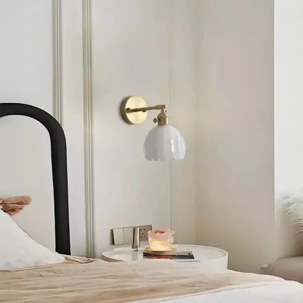 Διακοσμητικό Τοίχου – Λουλούδι Σε Μπουμπούκι Και Ρομαντική Ατμόσφαιρα