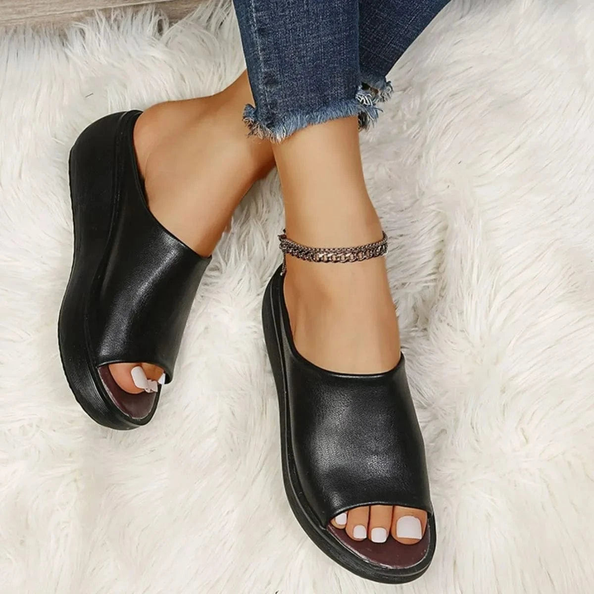 Sandały na platformie — eleganckie z odkrytymi palcami