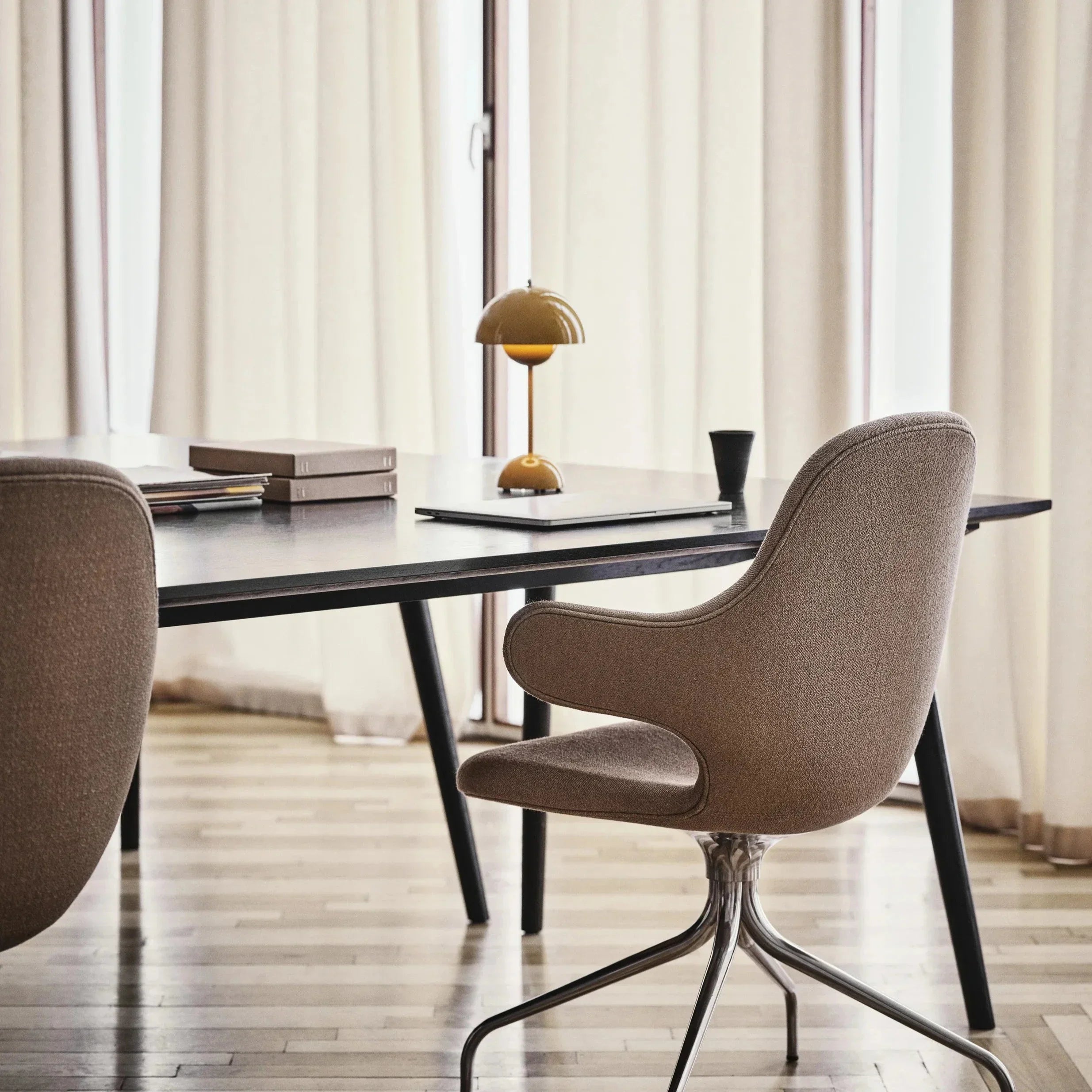 Lampada LED da Scrivania – Semplicità Moderna e Funzionalità