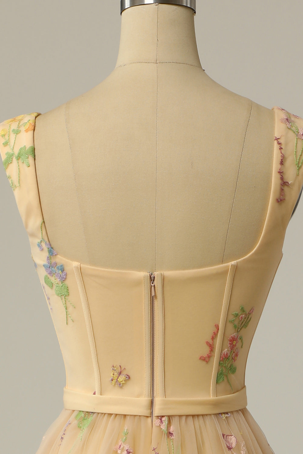 Élise | Dlhé plesové šaty – jemné výšivky