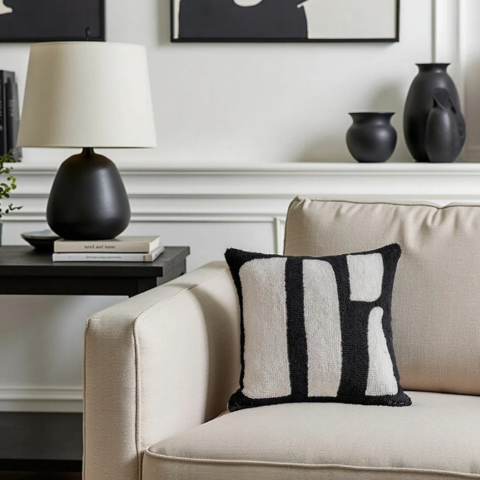 Pyntepude med Zebra Mønster – Vild og Elegant Berøring