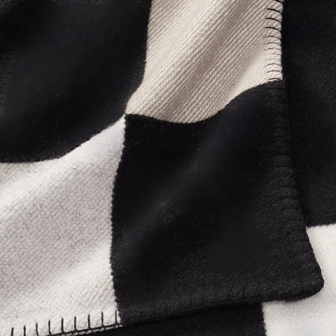 Plaid Checked – Modern Elegance and Cozy Comfort