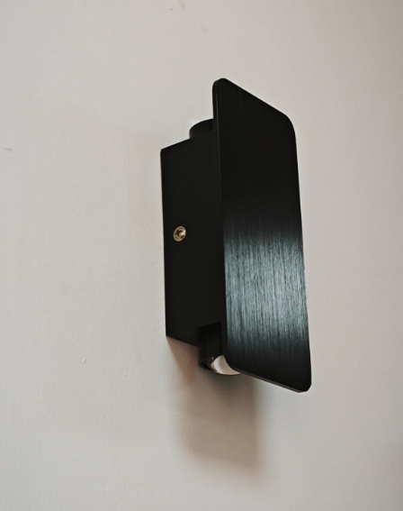 Aplique de Parede LED Minimalista – Luz Sutil e Linha Contemporânea