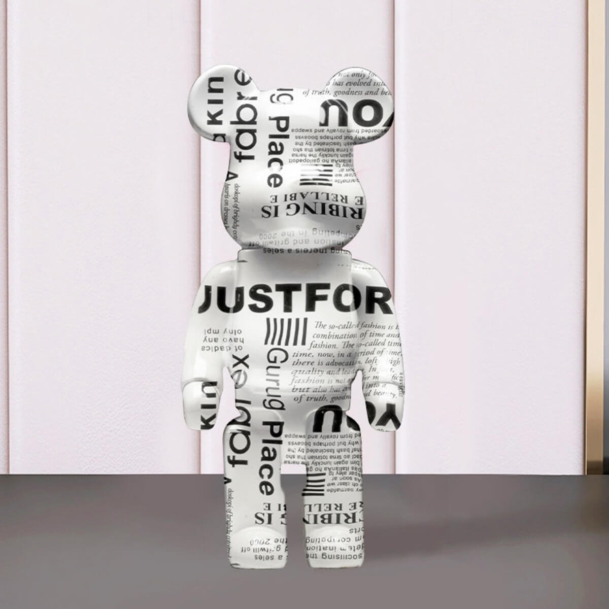 Dekorativ graffitiskulptur - lyse farger og urban ånd