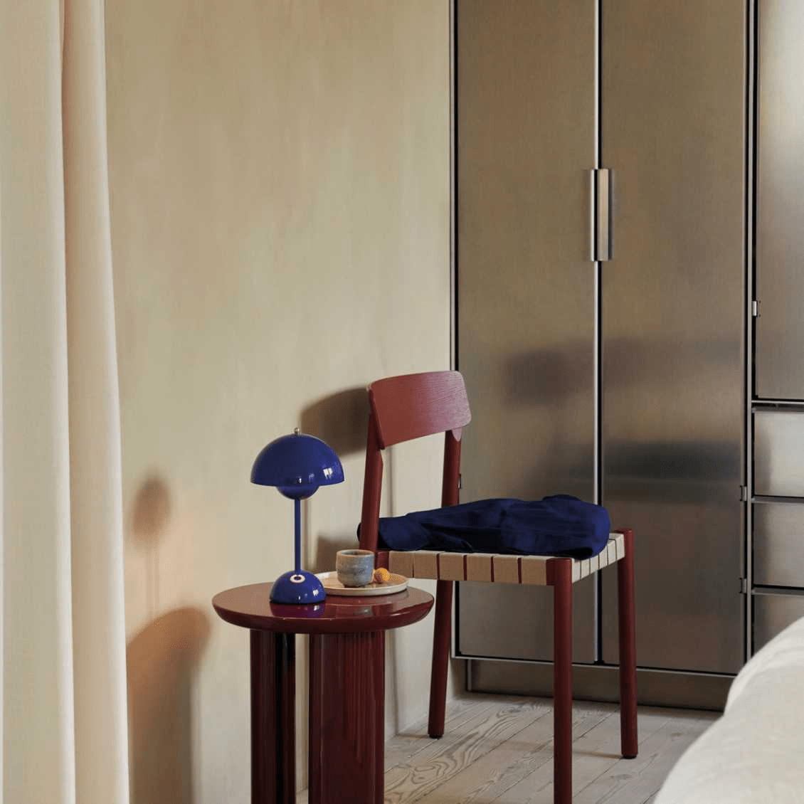 Lampada LED da Scrivania – Semplicità Moderna e Funzionalità