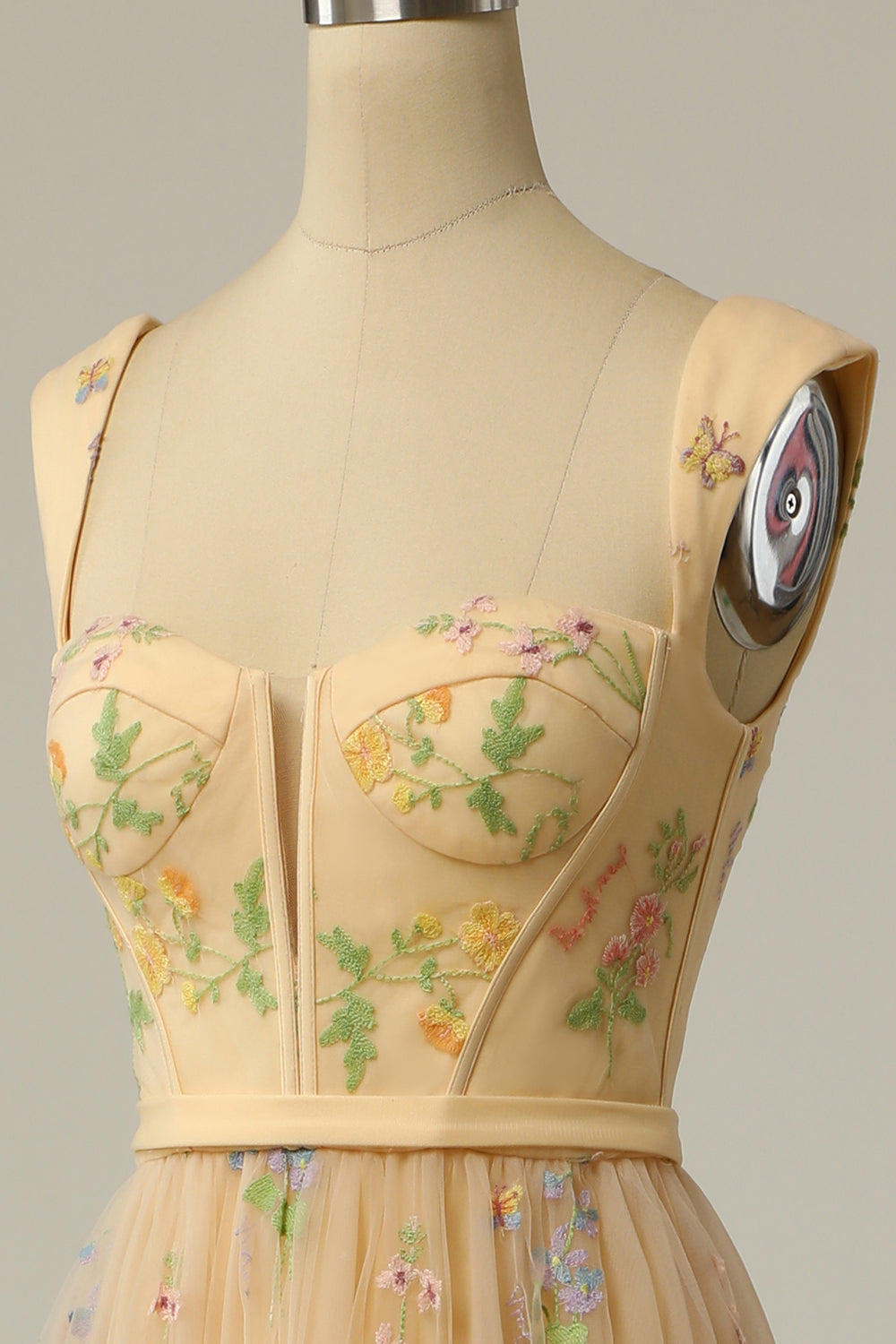 Élise | Dlhé plesové šaty – jemné výšivky