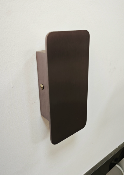 Aplique de Parede LED Minimalista – Luz Sutil e Linha Contemporânea 