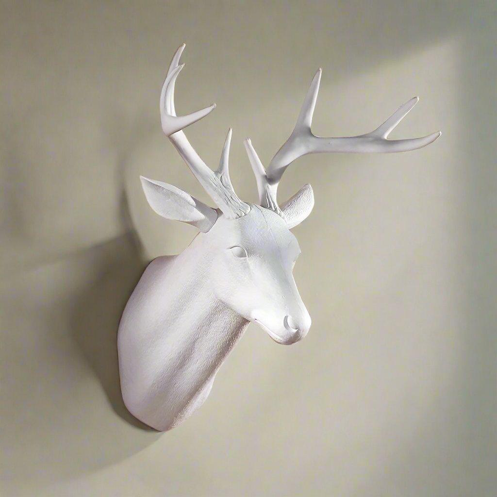 Escultura de Pared Ciervo Mate – Estilo Contemporáneo 