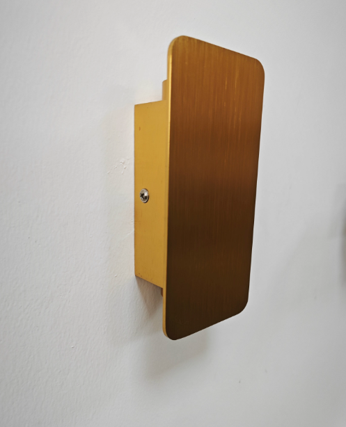 Aplique de Parede LED Minimalista – Luz Sutil e Linha Contemporânea 
