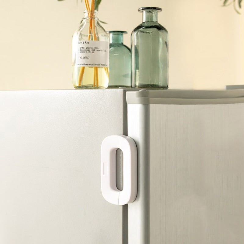 Samolepicí bezpečnostní zámek – diskrétní ochrana pro skříně a zásuvky 