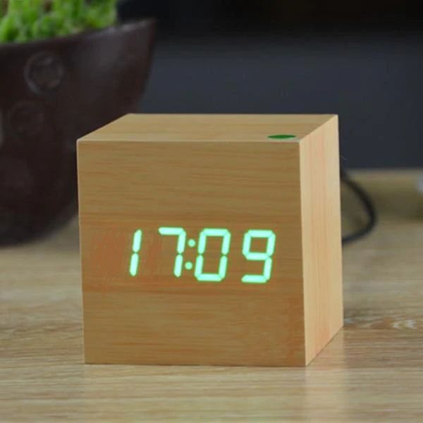 Horloge Numérique Cube – Design Minimaliste Et Affichage LED
