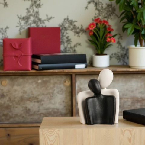 Ölelkező Pár Szobor – Művészi És Érzelmi Vonzerő 