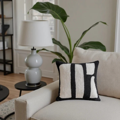 Dekorativní polštář s motivem zebry – divoký a elegantní dotek 