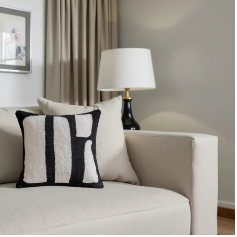 Dekorativní polštář s motivem zebry – divoký a elegantní dotek 