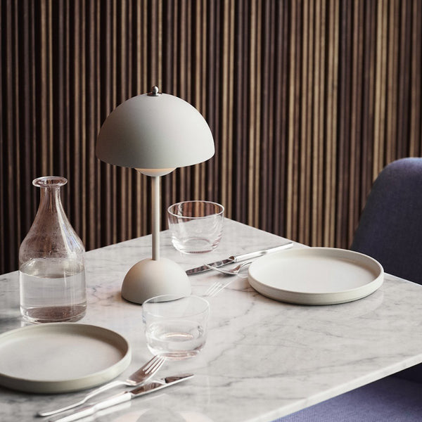 Φορητό Επιτραπέζιο Φως – Μοντέρνος Σχεδιασμός Και Κινητό Φωτισμό 