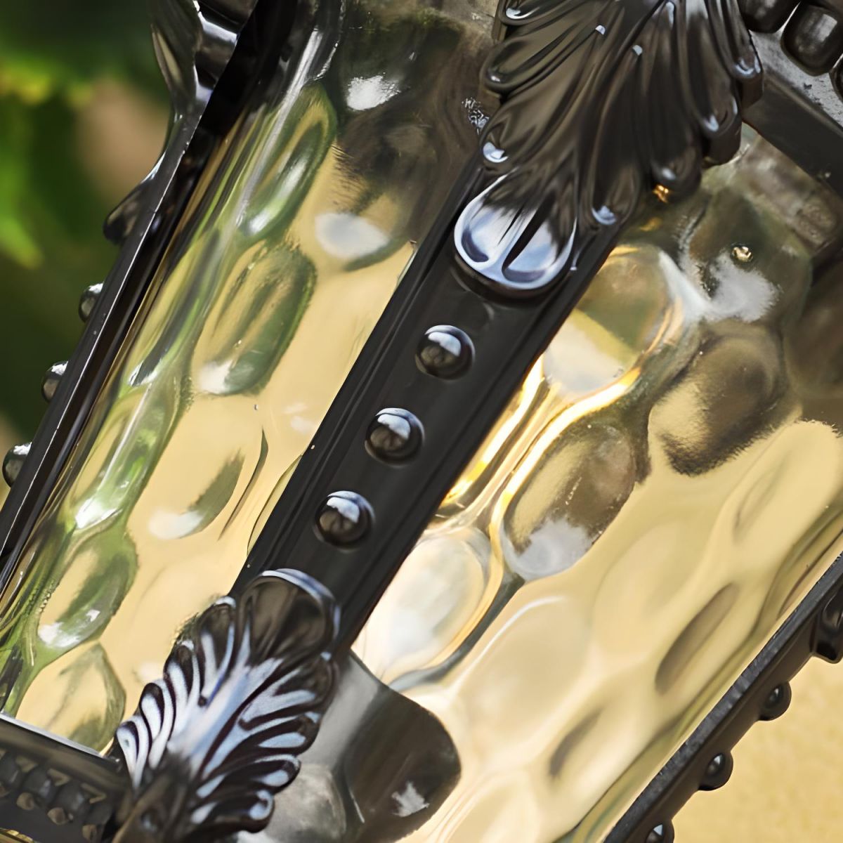 Aplique de Parede Vintage em Vidro – Estilo Retro e Resistência Exterior 