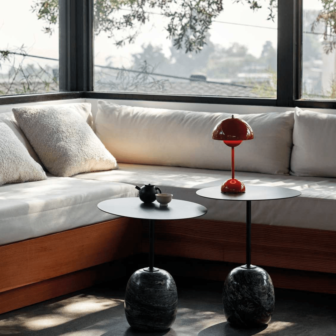 Lampada LED da Scrivania – Semplicità Moderna e Funzionalità 