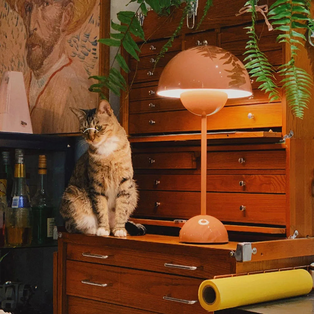 Lâmpada de Mesa Portátil – Design Moderno e Iluminação Nômade 