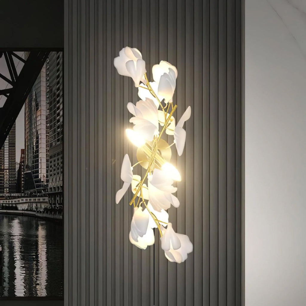 Candeeiro de parede floral - elegância dourada e luz suave