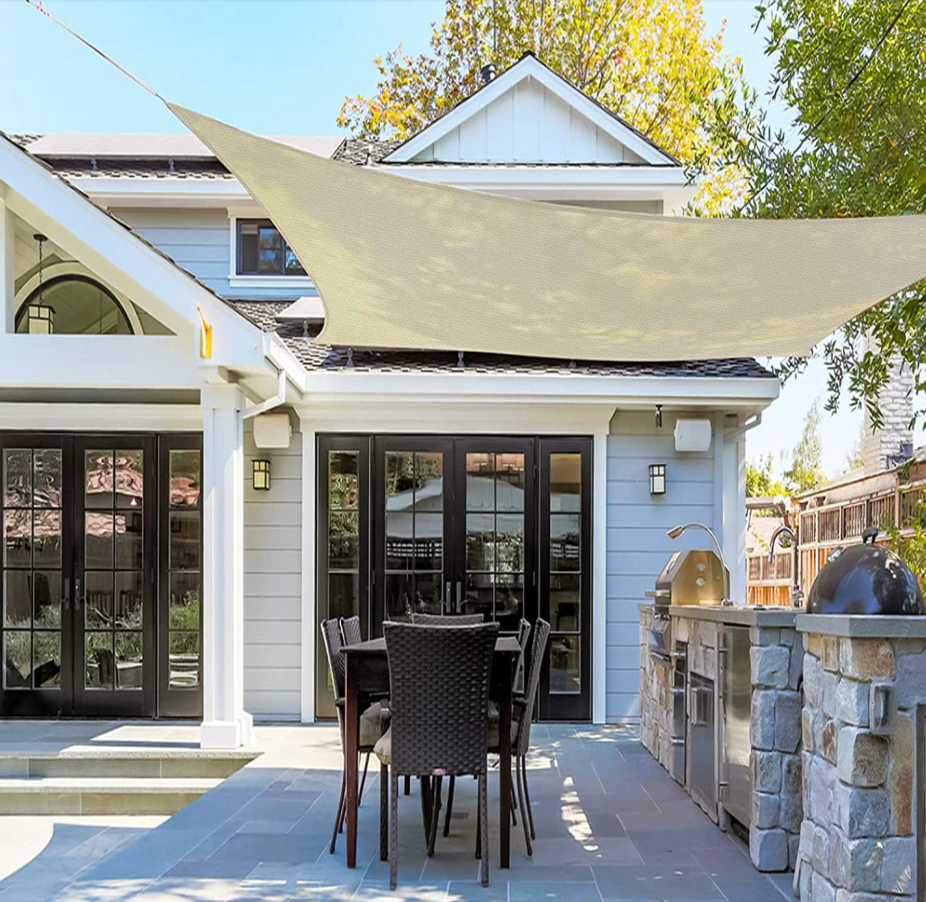 Vedenpitävä varjostuskangas – Aurinkosuoja ja eleganssi puutarhaan 