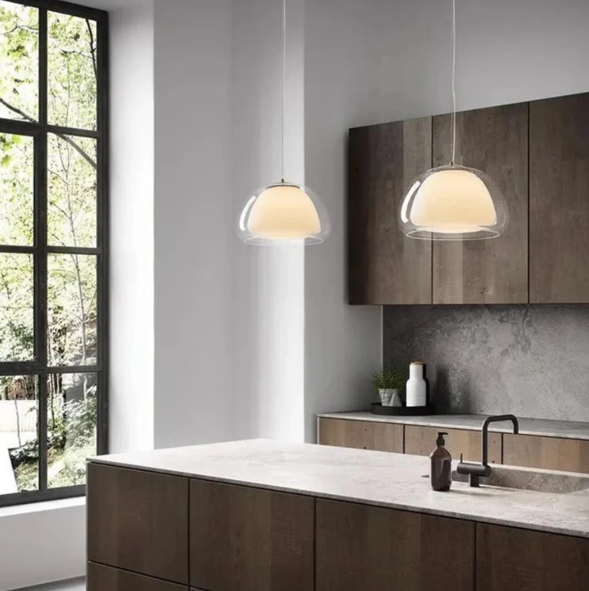 Lampa sufitowa dekoracyjna – ciepła i modna atmosfera 